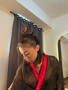 Snapshot of Ellelie_77 chatting on April 2026 02:06:01 PM Ellelie 77 online show from April 2026 02:06:01 PM