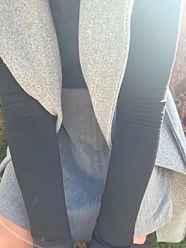 Snapshot of SellenaGomez chatting on April 2026 09:47:01 AM SellenaGomez online show from April 2026 09:47:01 AM