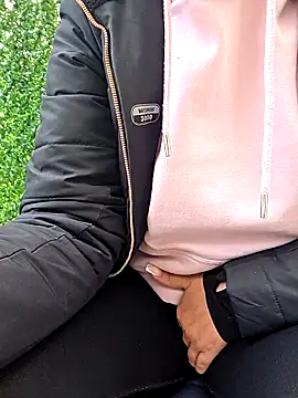 Snapshot of SellenaGomez chatting on April 2026 03:51:01 PM SellenaGomez online show from April 2026 03:51:01 PM