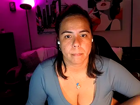 Snapshot of HannaJonns chatting on April 2026 02:50:01 AM HannaJonns online show from April 2026 02:50:01 AM