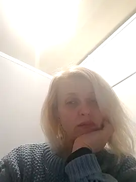 Snapshot of MiaLove183 chatting on March 2026 09:20:01 AM MiaLove183 online show from March 2026 09:20:01 AM