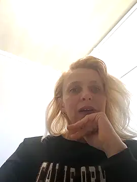 Snapshot of MiaLove183 chatting on April 2026 11:08:01 AM MiaLove183 online show from April 2026 11:08:01 AM