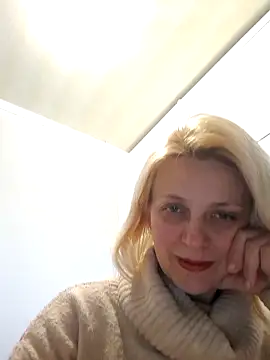 Snapshot of MiaLove183 chatting on April 2026 01:33:02 PM MiaLove183 online show from April 2026 01:33:02 PM