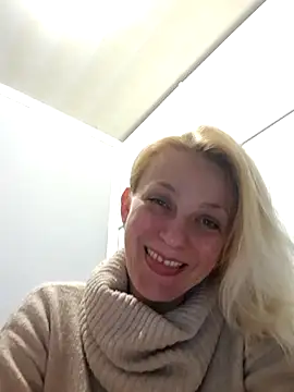 Snapshot of MiaLove183 chatting on April 2026 01:11:01 PM MiaLove183 online show from April 2026 01:11:01 PM