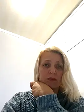 Snapshot of MiaLove183 chatting on April 2026 11:48:02 AM MiaLove183 online show from April 2026 11:48:02 AM