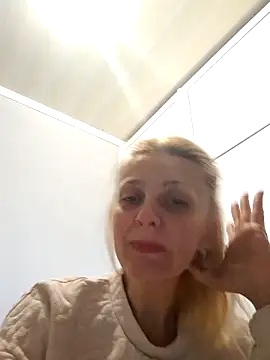 Snapshot of MiaLove183 chatting on April 2026 07:56:01 AM MiaLove183 online show from April 2026 07:56:01 AM