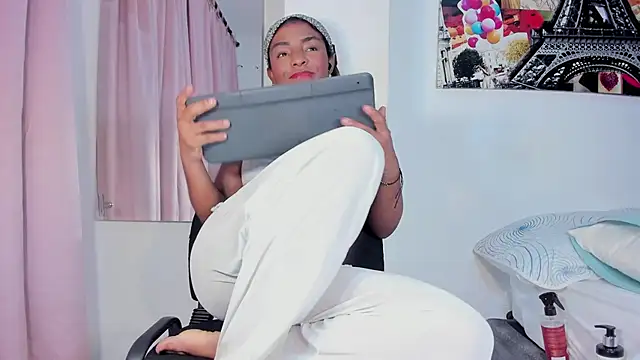 Snapshot of AbrilW1 chatting on April 2026 02:49:01 AM AbrilW1 online show from April 2026 02:49:01 AM