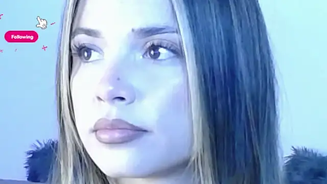 Snapshot of KylieVennet chatting on March 2026 03:52:01 AM KylieVennet online show from March 2026 03:52:01 AM