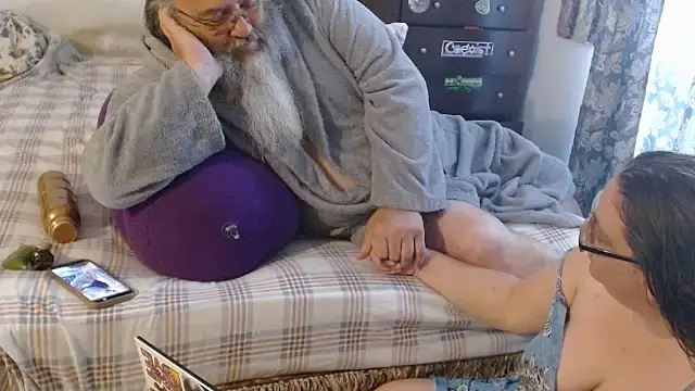 DaddyandMuffin online show from March 2026 09:25:01 PM