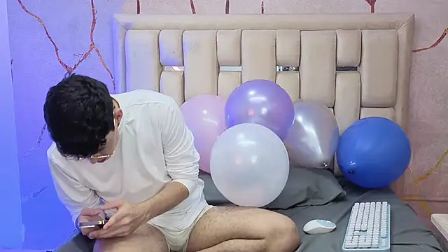 Tom Parker  online show from March 2026 09:14:02 PM