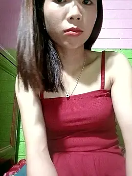 Snapshot of AmyLinee01 chatting on April 2026 05:50:02 PM AmyLinee01 online show from April 2026 05:50:02 PM