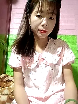 Snapshot of AmyLinee01 chatting on April 2026 01:40:01 AM AmyLinee01 online show from April 2026 01:40:01 AM