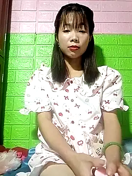 Snapshot of AmyLinee01 chatting on April 2026 03:03:02 PM AmyLinee01 online show from April 2026 03:03:02 PM