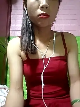 Snapshot of AmyLinee01 chatting on April 2026 05:21:02 AM AmyLinee01 online show from April 2026 05:21:02 AM