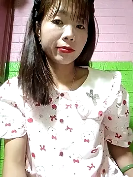 Snapshot of AmyLinee01 chatting on April 2026 05:32:01 AM AmyLinee01 online show from April 2026 05:32:01 AM