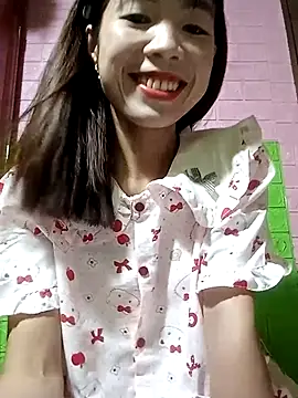 Snapshot of AmyLinee01 chatting on April 2026 05:16:02 AM AmyLinee01 online show from April 2026 05:16:02 AM