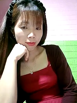 Snapshot of AmyLinee01 chatting on April 2026 05:33:02 PM AmyLinee01 online show from April 2026 05:33:02 PM