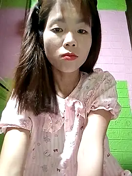 Snapshot of AmyLinee01 chatting on April 2026 10:53:02 AM AmyLinee01 online show from April 2026 10:53:02 AM