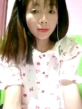 Snapshot of AmyLinee01 chatting on April 2026 08:57:02 PM AmyLinee01 online show from April 2026 08:57:02 PM