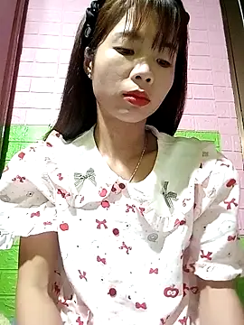 Snapshot of AmyLinee01 chatting on May 2026 11:48:01 AM AmyLinee01 online show from May 2026 11:48:01 AM