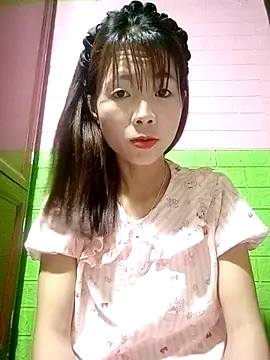 Snapshot of AmyLinee01 chatting on May 2026 05:01:02 AM AmyLinee01 online show from May 2026 05:01:02 AM