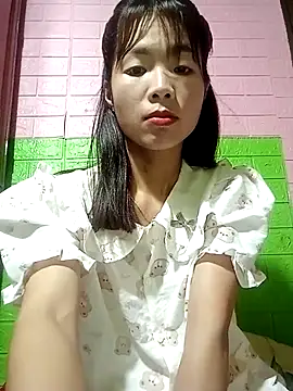Snapshot of AmyLinee01 chatting on May 2026 06:08:01 AM AmyLinee01 online show from May 2026 06:08:01 AM
