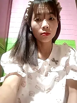 Snapshot of AmyLinee01 chatting on May 2026 01:02:02 AM AmyLinee01 online show from May 2026 01:02:02 AM
