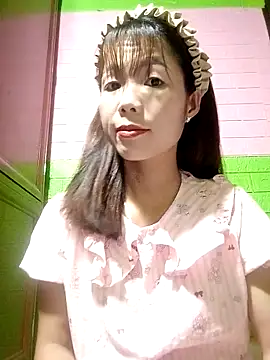 Snapshot of AmyLinee01 chatting on May 2026 03:35:01 AM AmyLinee01 online show from May 2026 03:35:01 AM