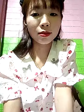 Snapshot of AmyLinee01 chatting on May 2026 04:26:01 PM AmyLinee01 online show from May 2026 04:26:01 PM