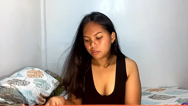 Snapshot of CorrinaThach chatting on April 2026 02:33:02 PM CorrinaThach online show from April 2026 02:33:02 PM