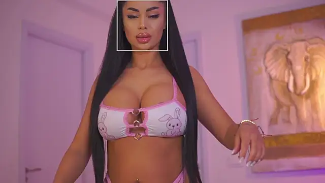 Snapshot of LatinaMorene chatting on April 2026 06:13:02 PM LatinaMorene online show from April 2026 06:13:02 PM