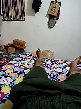 Snapshot of roselover2222 chatting on April 2026 04:17:02 AM roselover2222 online show from April 2026 04:17:02 AM