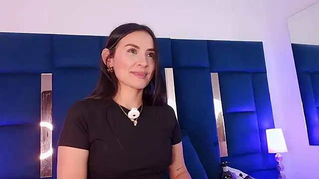 velvetlunaa  online show from June 2026 02:11:01 PM