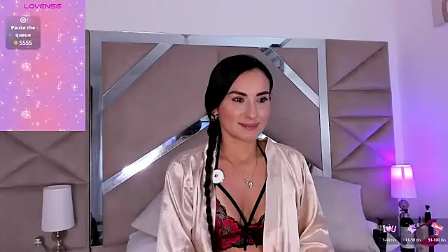 velvetlunaa  online show from June 2026 01:43:01 PM