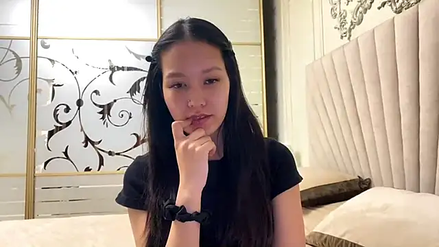 Snapshot of ayanovae chatting on March 2026 06:57:01 AM ayanovae online show from March 2026 06:57:01 AM