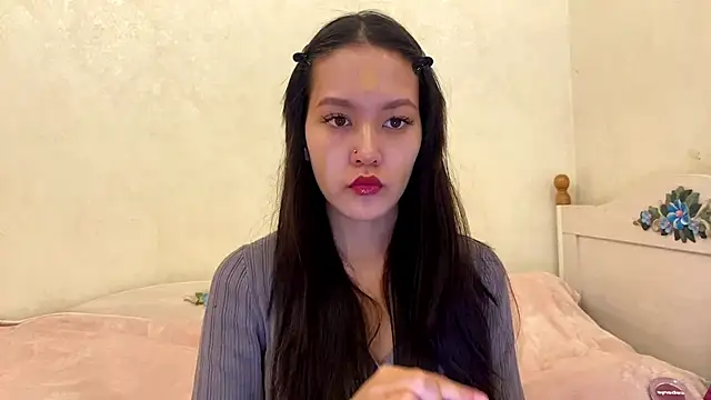 Snapshot of ayanovae chatting on April 2026 05:49:01 AM ayanovae online show from April 2026 05:49:01 AM