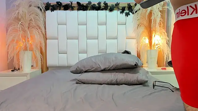 Snapshot of DylanLuxe chatting on April 2026 02:40:02 AM DylanLuxe online show from April 2026 02:40:02 AM