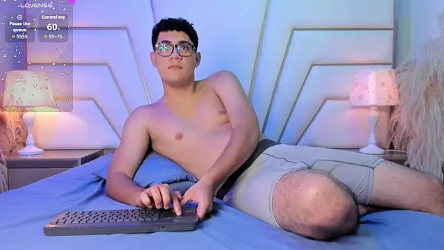 Snapshot of DylanLuxe chatting on April 2026 03:29:02 AM DylanLuxe online show from April 2026 03:29:02 AM