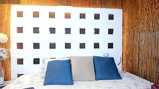 andreazoe online show from April 2026 01:51:02 PM