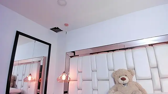 Snapshot of VaneAguirre chatting on April 2026 12:25:01 PM VaneAguirre online show from April 2026 12:25:01 PM