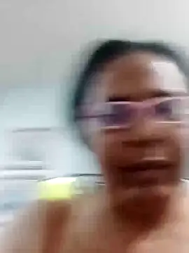 Snapshot of sexymomsn chatting on April 2026 12:21:02 AM sexymomsn online show from April 2026 12:21:02 AM