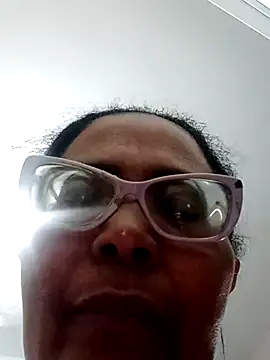 Snapshot of sexymomsn chatting on April 2026 06:15:01 PM sexymomsn online show from April 2026 06:15:01 PM