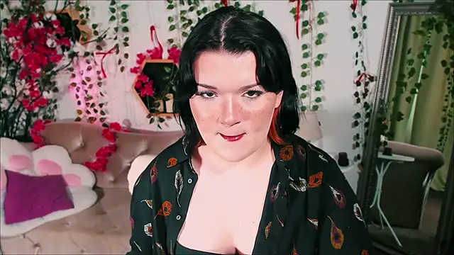 Sara Mour online show from April 2026 01:08:02 PM