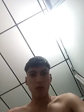 Snapshot of Diablito045 chatting on April 2026 10:33:02 PM Diablito045 online show from April 2026 10:33:02 PM