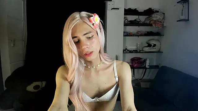 Snapshot of sue_krous chatting on April 2026 06:03:02 AM sue krous online show from April 2026 06:03:02 AM