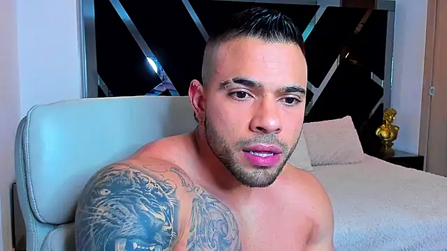 Snapshot of Raytorres chatting on April 2026 12:04:01 AM Raytorres online show from April 2026 12:04:01 AM