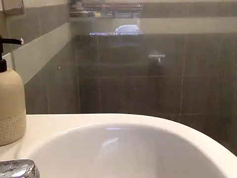 17Komodo online show from April 2026 04:23:01 PM