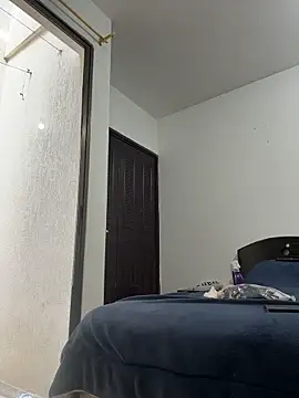 Snapshot of Amelie-RedHoney chatting on April 2026 07:22:01 PM Amelie-RedHoney online show from April 2026 07:22:01 PM