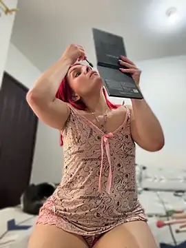 Snapshot of Amelie-RedHoney chatting on April 2026 07:30:01 PM Amelie-RedHoney online show from April 2026 07:30:01 PM