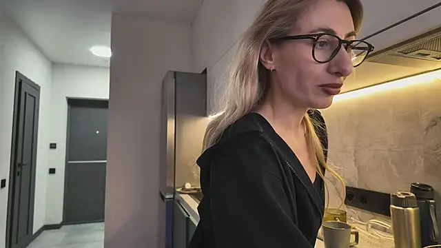 Snapshot of HEY_KITSUNKA chatting on April 2026 06:31:02 PM HEY KITSUNKA online show from April 2026 06:31:02 PM